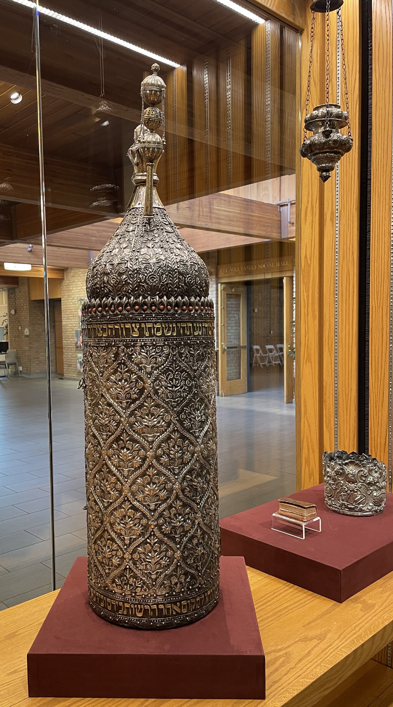 Torah case and eternal light